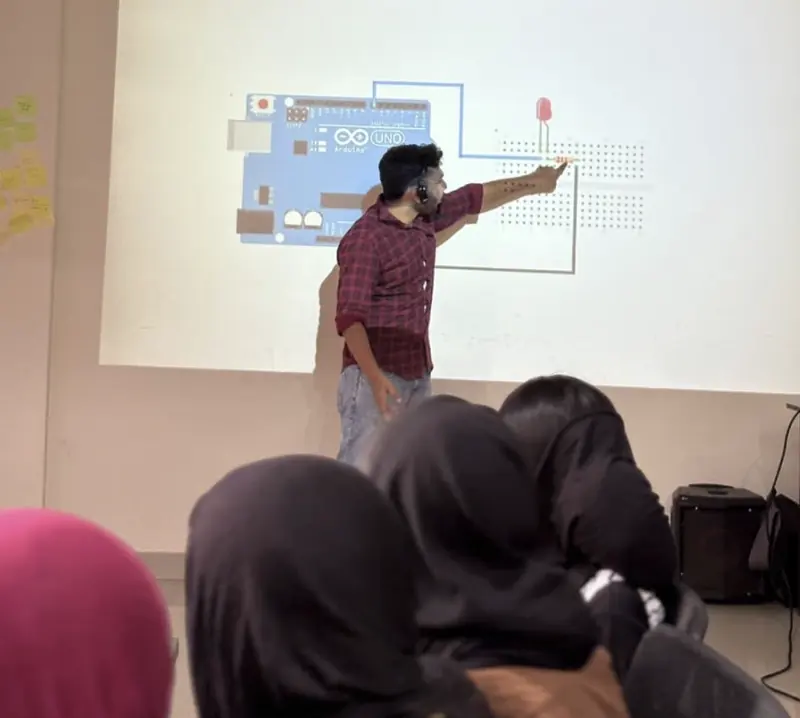 Arduino UNO and LED breadboard circuit demonstration